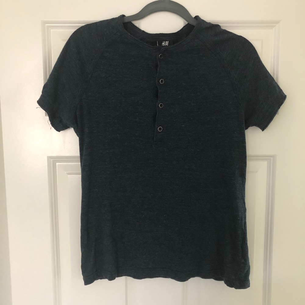 Mens H&M. Button down T-shirt